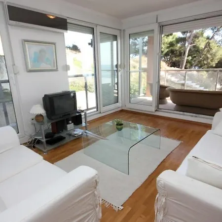 With A Parking Space - 7590